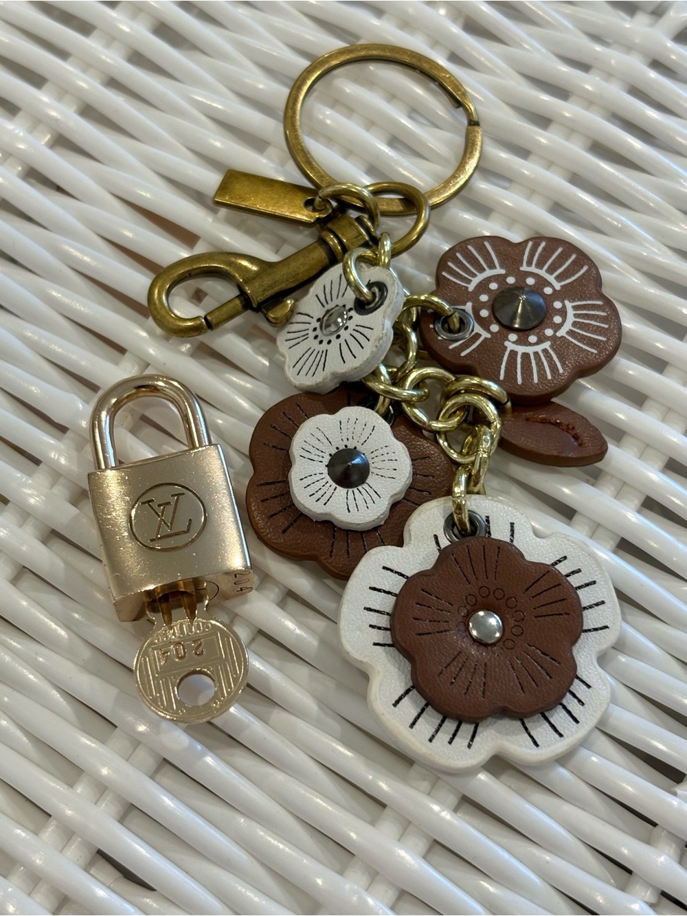 Louis Vuitton Lock & Key #204 with New Unbranded Keychain